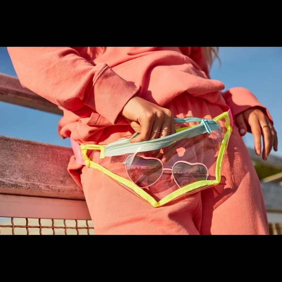 🆕 POPSUGAR x Old Navy fanny pack - Picture 3 of 3